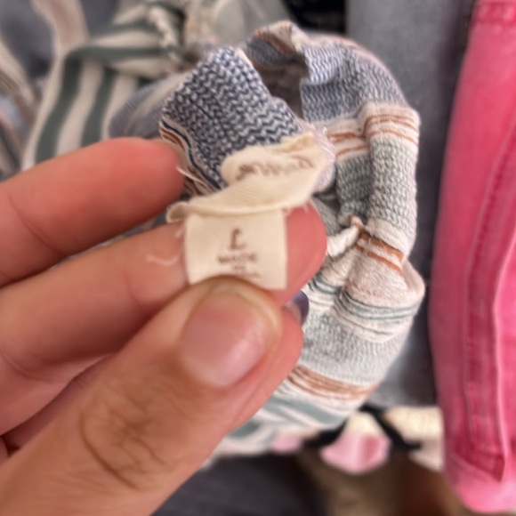 Hem and Thread, Large, Flowy shirt - Picture 5 of 5